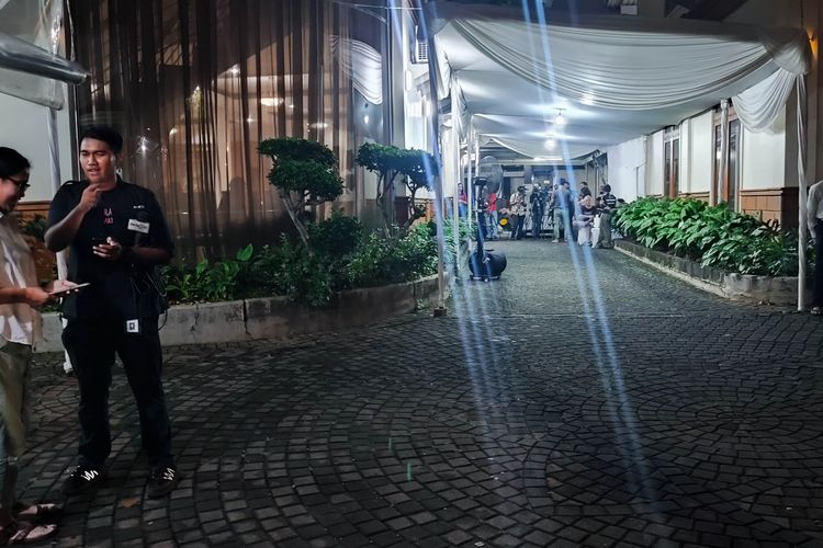 Tenda terpasang di rumah duka / Foto : capture Kompas