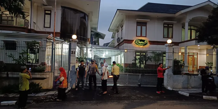 Rumah duka alm Titek Puspa / Foto : capture Merdeka