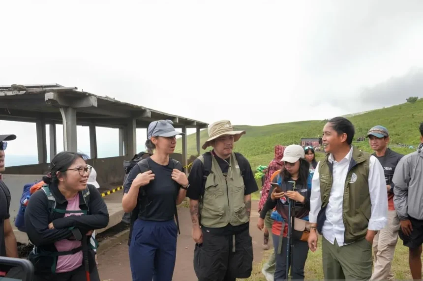 Menteri Kehutanan Raja Juli Antoni saat sidak di Gunung Rinjani / Foto : capture ANTARA