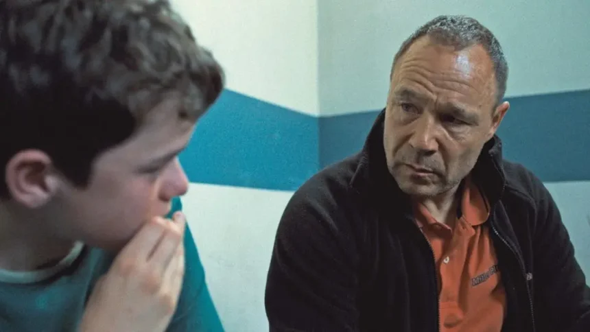 Salah satu adegan Owen Cooper dan Stephen Graham di serial Adolescence / Foto: capture BBC