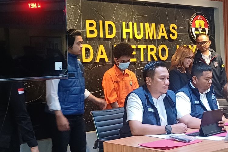 WFT alias Bjorka saat ditunjukkan kepada media / Foto: courtesy KOMPAS (baharudin al farizi)