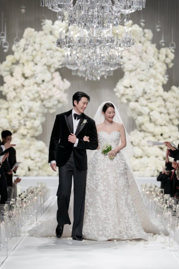 Foto pernikahan Kim Woo Bin dan Shin Min Ah yang tersebar di media sosial/ Foto: X