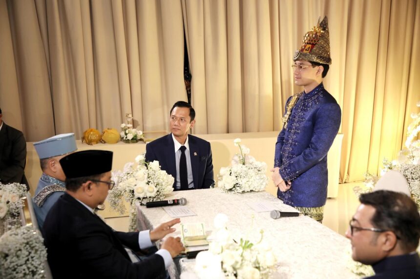 Agus Harimukti Yudhoyono saat menjadi saksi pernikahan Teuku Rassya dan Cleanta Islan / Foto: instagram