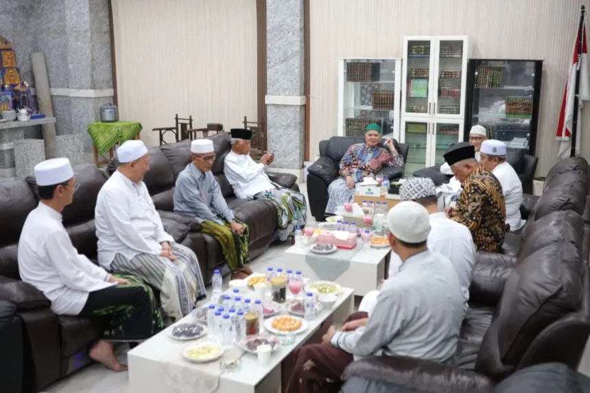 Sejumlah kiai sepuh dari jajaran Syuriyah Pengurus Besar Nahdlatul Ulama melakukan sowan ke kediaman Rais Aam PBNU KH Miftachul Akhyar/ Foto: capture ANTARA