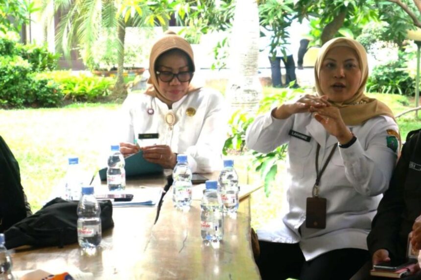 Kepala Dinas Kesehatan Kabupaten Sidoarjo dr. Lakhsmie Herawati Yuwantina (kanan)/ Foto: capture ANTARA