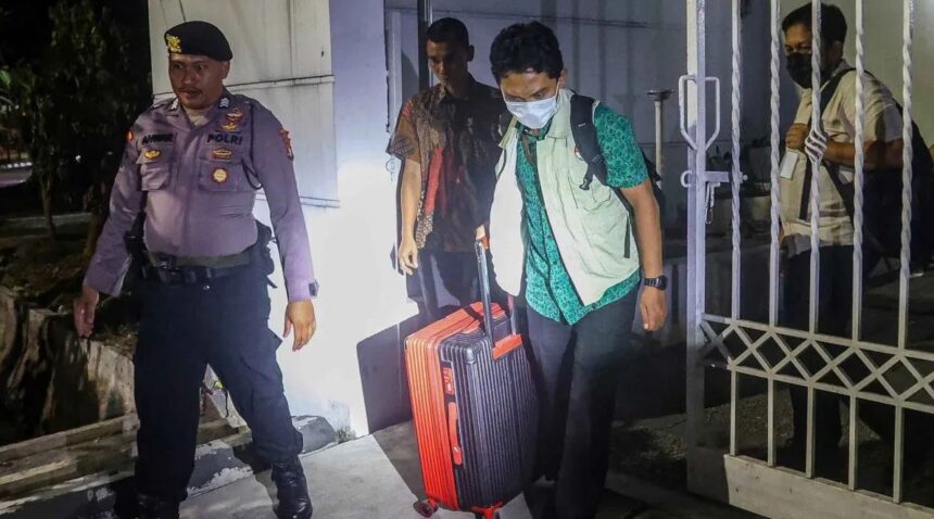 KPK usai melakukan penggeledahan di rumah Dirjen Pengendalian dan Penertiban ATR/BPN Lampri di Bekasi/ Foto: ANTARA