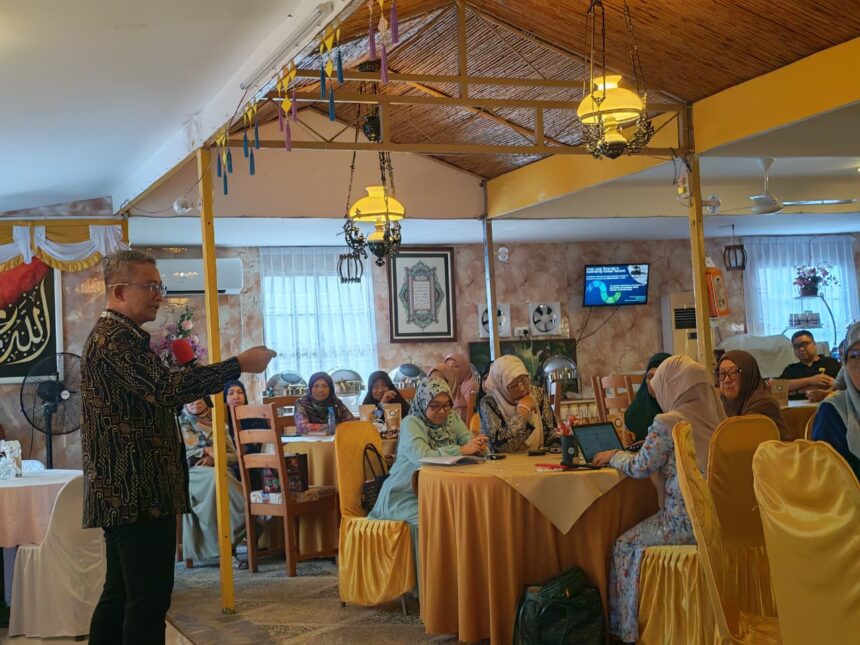 Kapusdimas LPPM UPN Veteran Jatim Zainal Abidin Achmad saat menyampaikan materinya/dok.aktual.co.id