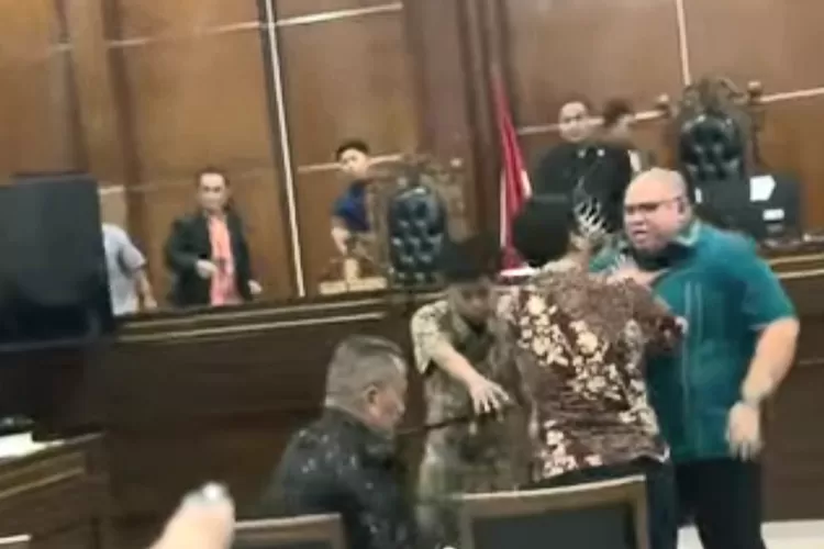 Kericuhan Razman Vs Hotman di PN Jakarta Utara / Foto : Istimewa