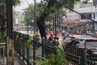 Kemacetan parah akibat banjir di Bekasi / Foto : X