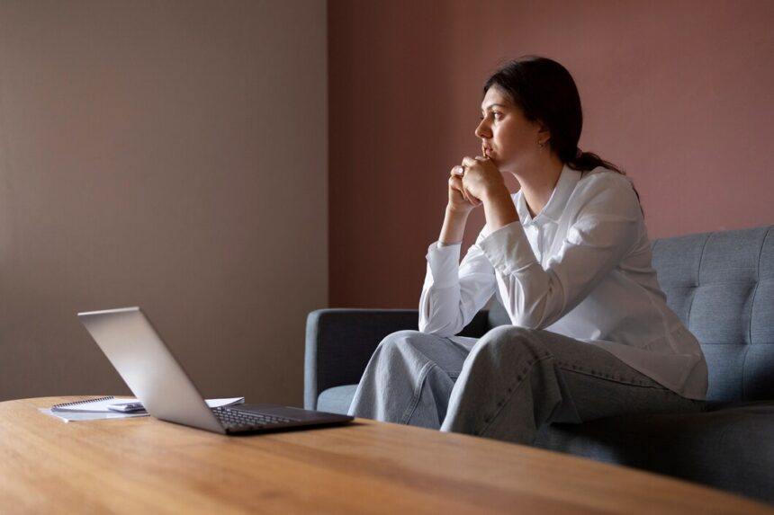 Introvert menikmati kesendirian dan imajinasi / foto ; Freepik