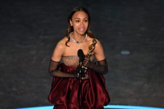 Zoe Saldana memboyong piala Oscar 2025 pendukung terbaik dalam film Emilia Perez yang ditayangkan di Netflix / Foto : X
