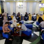 Antrian warga di kantor pajak / Foto : ANTARA