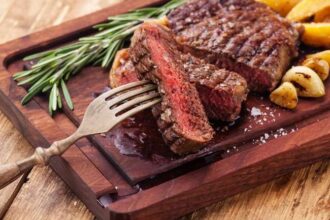 Daging merah menurut penelitian bisa bertahan di usus lebih lama/ Foto : alodokter