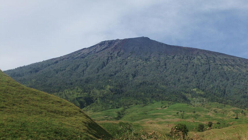 Gunung Rinjani / Foto : wikipedia