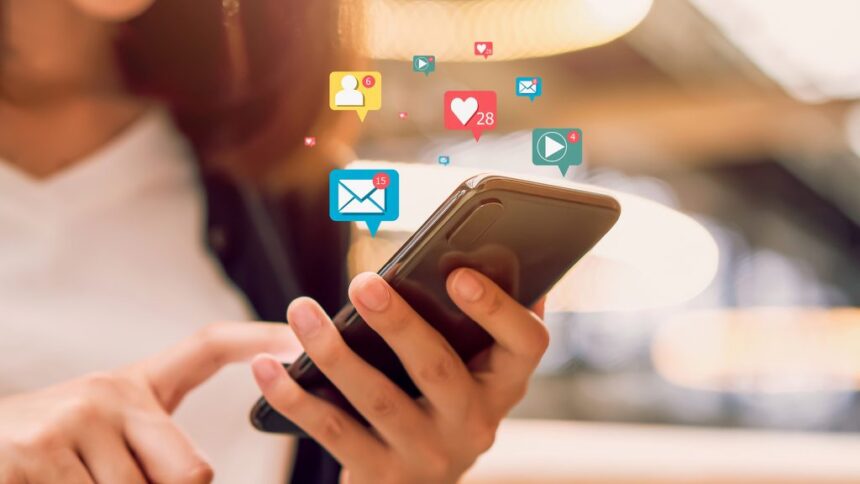 Media sosial menjadi pilihan untuk menyampaikan argumentasi politik/ Foto : Ist