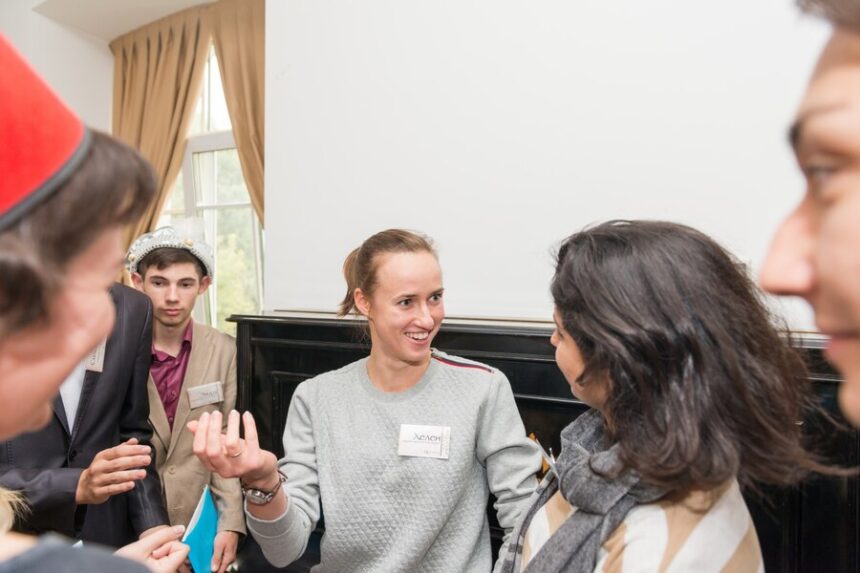 Perlu kecerdasan untuk menyampaiakn diam kepada lawan bicara/ Foto : Freepik