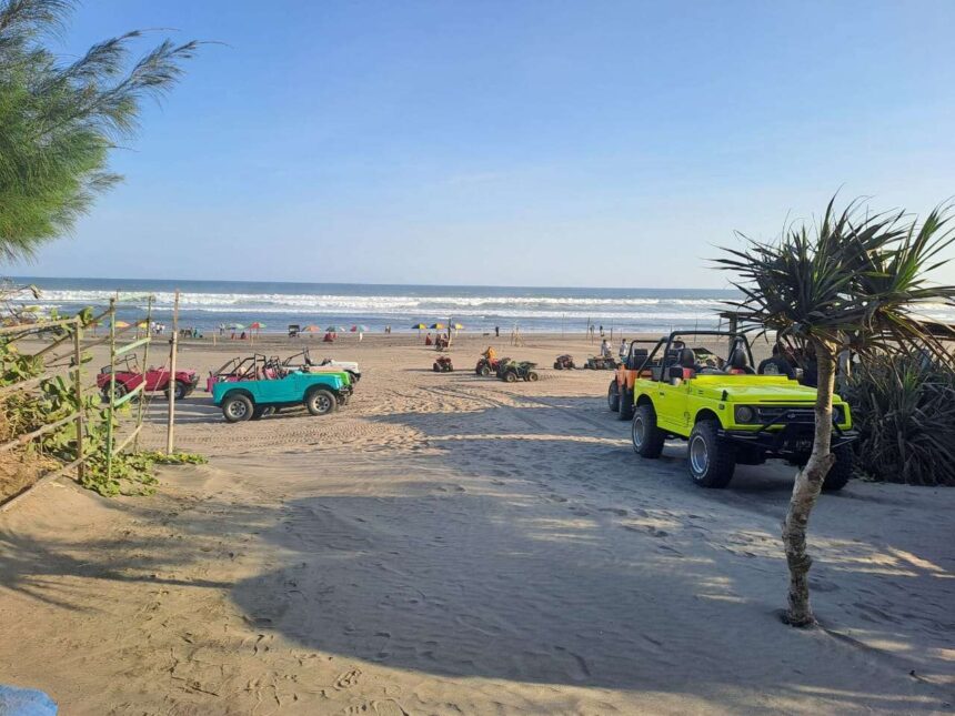 Rencana wisatawan di pantai daerah Yogyakarta diharapkan memakai pelampung / Foto : Ist