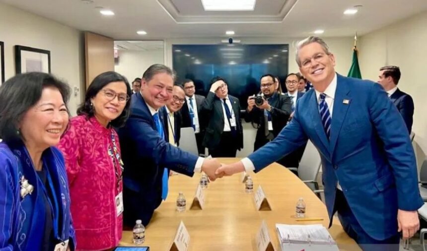 Menko BIdang Perekonomian Airlangga Hartato saat bertemu dengan Menteri Keuangan Amerika Serikat (AS) Scott Bessent di Washington, DC / Foto : capture ANTARA