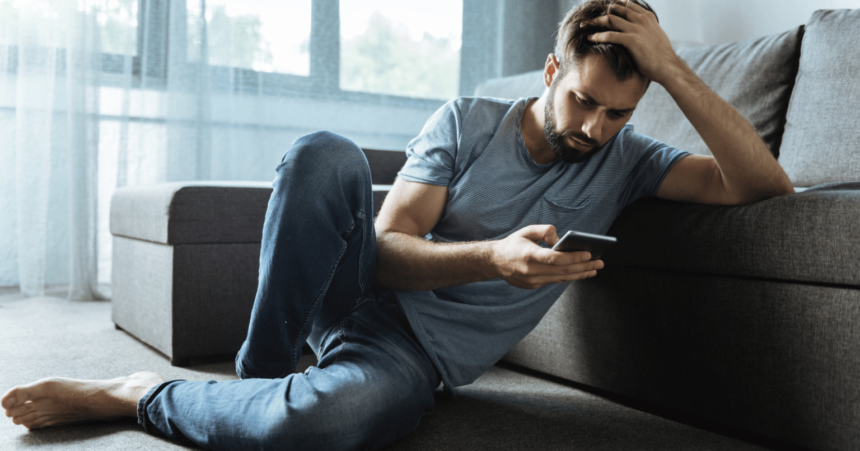 Membandingkan penampilan di media sosial salah satu ciri mental yang rapuh / Foto : blogherald