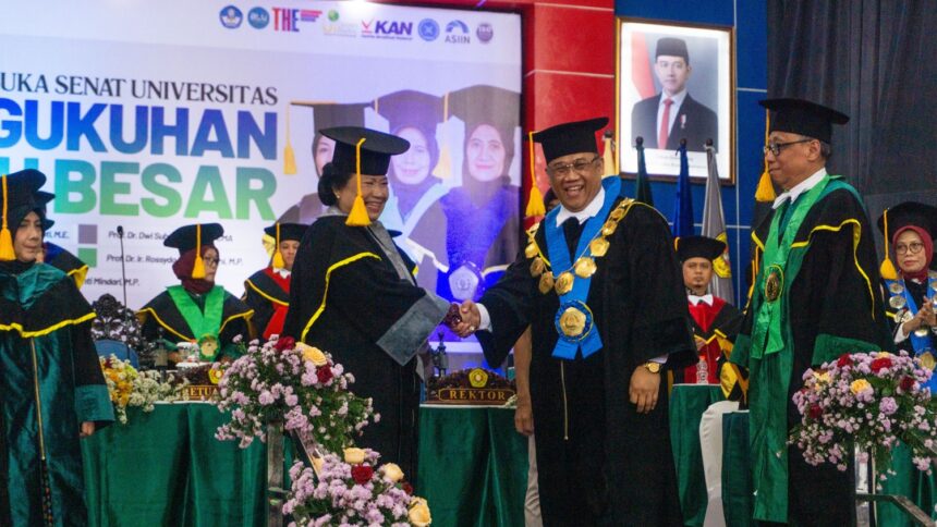 Prosesi pengukuhan guru besar Prof Martha di UPN Veteran Jawa Timur/Dok.Aktual.co.id