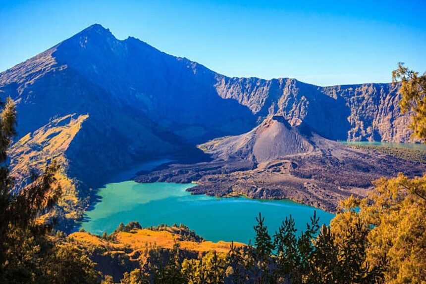 Puncak Gunung Rinjani yang menjadi destinasi internasional / Foto : Tripadvisor
