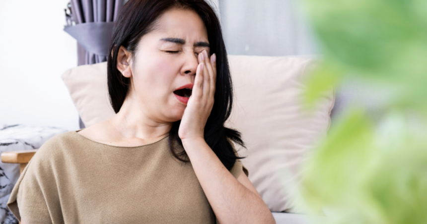 Menguap sepanjang hari bisa disebabkan waktu tidur kurang berkualitas / Foto : Freepik