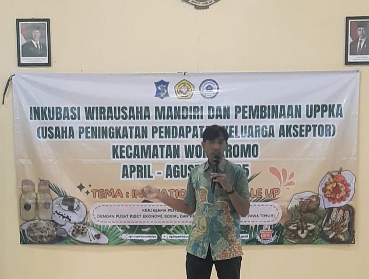 Dosen UPN Veteran Jawa Timur Handy Octoriawan saat menyampaikan paparannya dalam pelatihan itu/istimewa