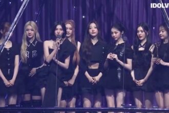 Hearts2Hearts ketika menerima penghargaan Best New Artist Di Seoul Music Awards 2025/ Foto : X