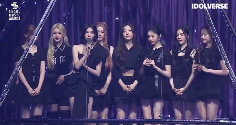 Hearts2Hearts ketika menerima penghargaan Best New Artist Di Seoul Music Awards 2025/ Foto : X