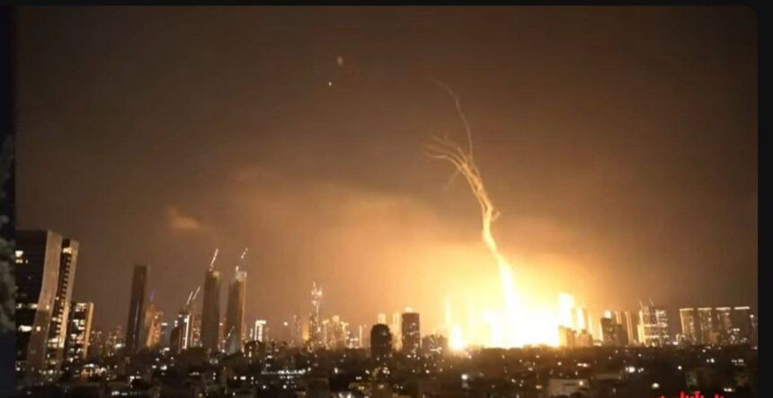 Suasana penyerangan balik oleh Iran ke wilayah Tel Aviv, Israel / Foto : X