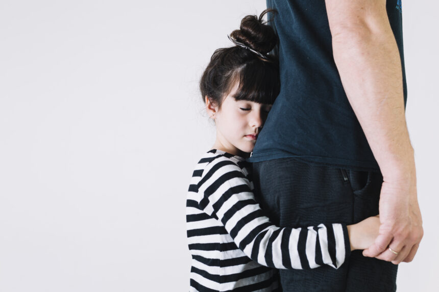 Ilustrasi anak dalam kecemasan peluk orang tua / Foto : freepik