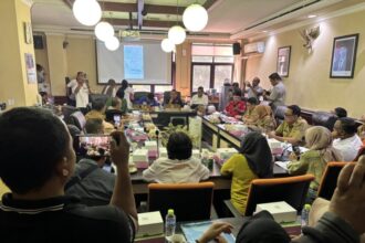 Suasana hearing Komisi A DPRD Surabaya dengan warga Tambak Wedi / Foto : dok