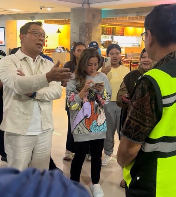 Moment ketika Ridwan Kamil marah ke petugas Bandar Udara I Gusti Ngurah Rai Bali / Foto : tiktok