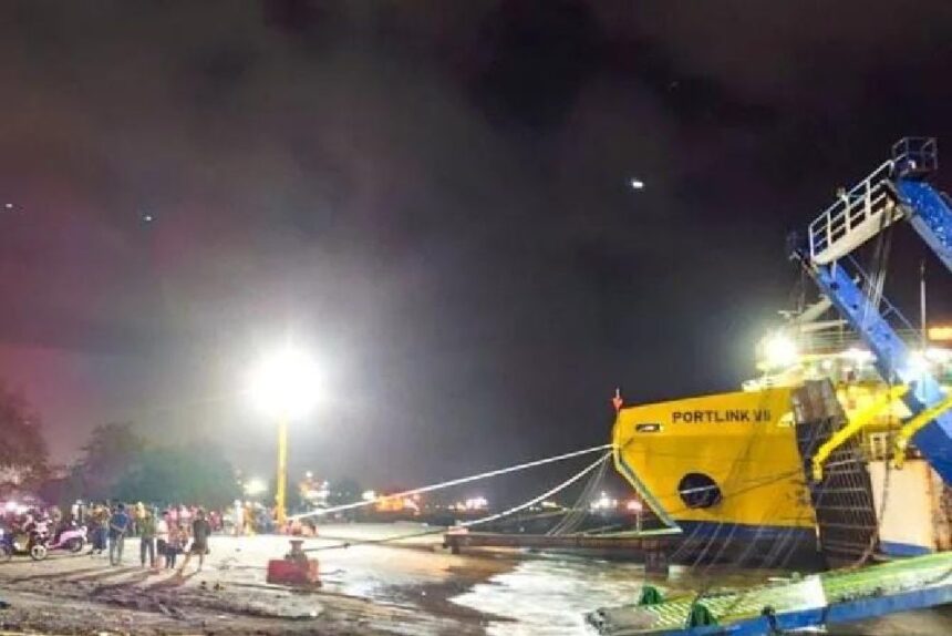 Tim SAR saat melakukan pencarian korban di Banyuwangi / Foto : capture ANTARA