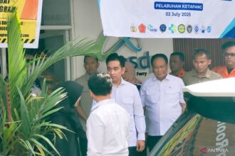 Wapres Gibran saat mengunjugi posko SAR di Banyuwangi / Foto : capture ANTARA