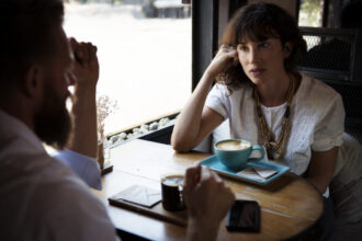 Ilustrasi percakapan yang membosankan / Foto : freepik