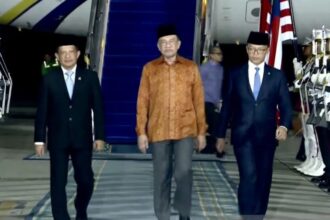 PM Malaysia Anwar Ibrahin saat tiba di Bandara Halim Perdana Kusuma Jakarta / Foto : capture ANTARA