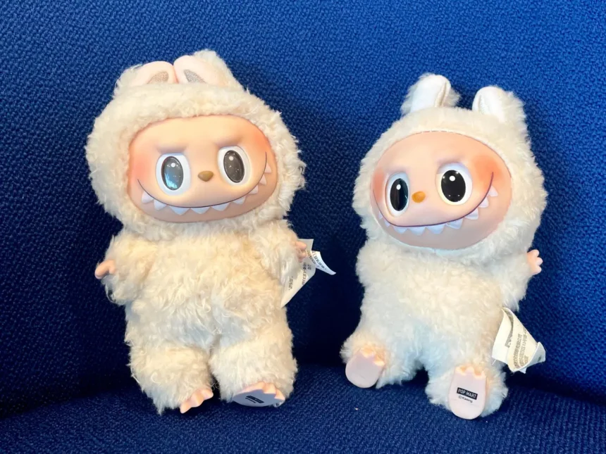 Boneka Labubu sebelah kiri, Lafufu kanan / Foto: net