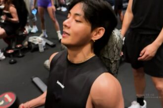 V BTS saat latihan barbel di AS/ Foto: Capture allkpop