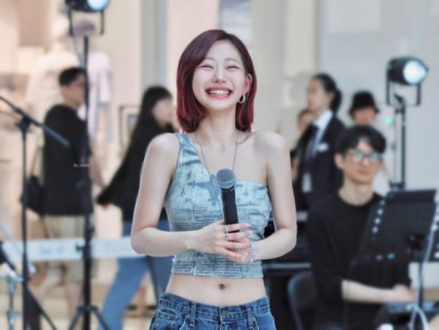 Julie Kiss Of Life / Foto: capture Allkpop