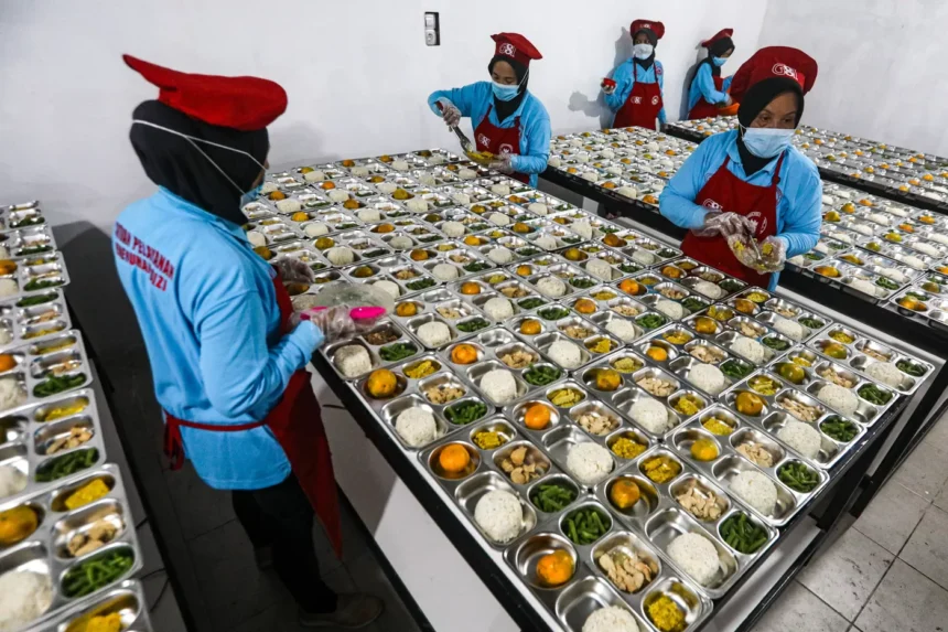 Dapur makan bergizi gratis/ Foto: Jawa Pos