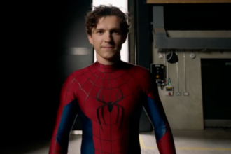 Tom Holland dengan baju spider man/ Foto: Hollywood reporter