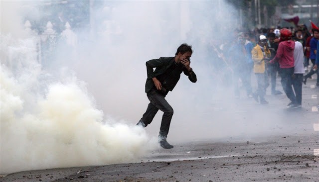 Bahaya terpapar gas air mata / Foto: ist