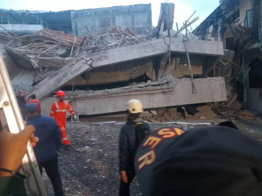 Gedung roboh di Ponpes Al Khoziny Buduran Sidoarjo/ Foto: Radar Surabaya