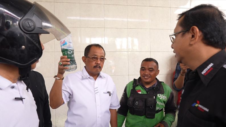 Tangkapan layar Armuji menunjukkan Pertalite yang tercampur air/ Foto: TIkTok