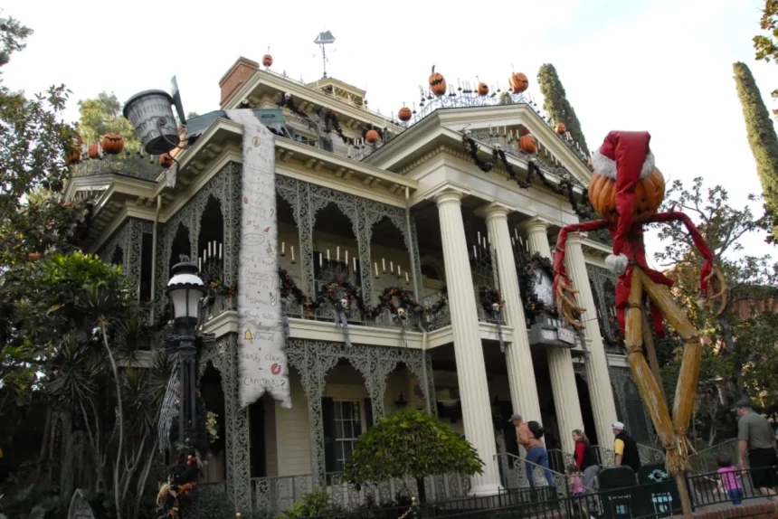 Wahana Haunted Mansion Disneyland / Foto: capture Variety