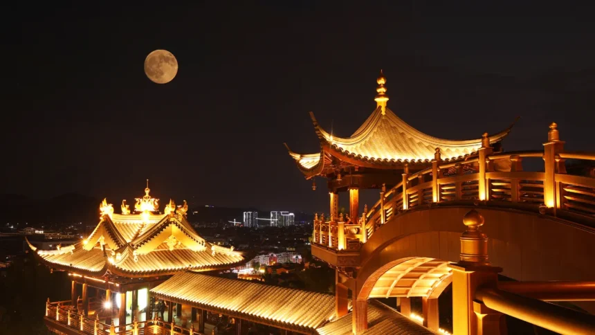 Penampakan Harvest Moon di langit Tiongkok/ Foto: Ist