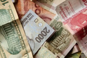 Ilustrasi mata uang rupiah dan uang asing/ Foto: freepik