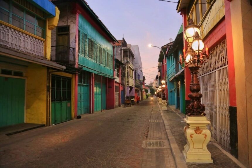 Suasana malam di Jalan Panggung, Surabaya / Foto: Pemkot Surabaya