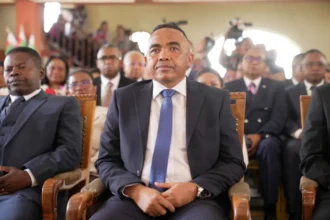 Komandan satuan militer CAPSAT Kolonel Michael Randrianirina menunggu pelantikan sebagai Presiden di Antananarivo, Madagaskar/ Foto: courtesy AP News